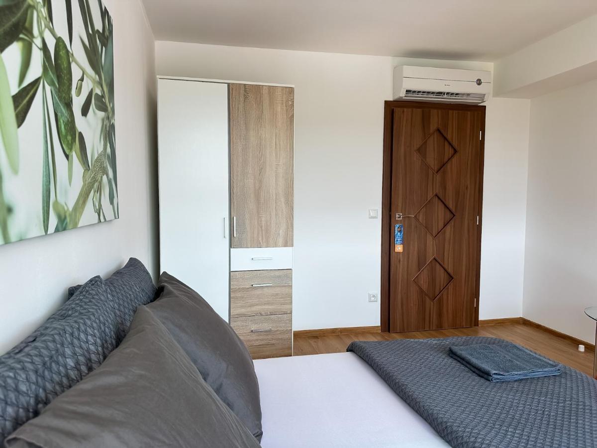 Lux Residence, A/C, Vip Parking, City View 반스카비스트리카 외부 사진
